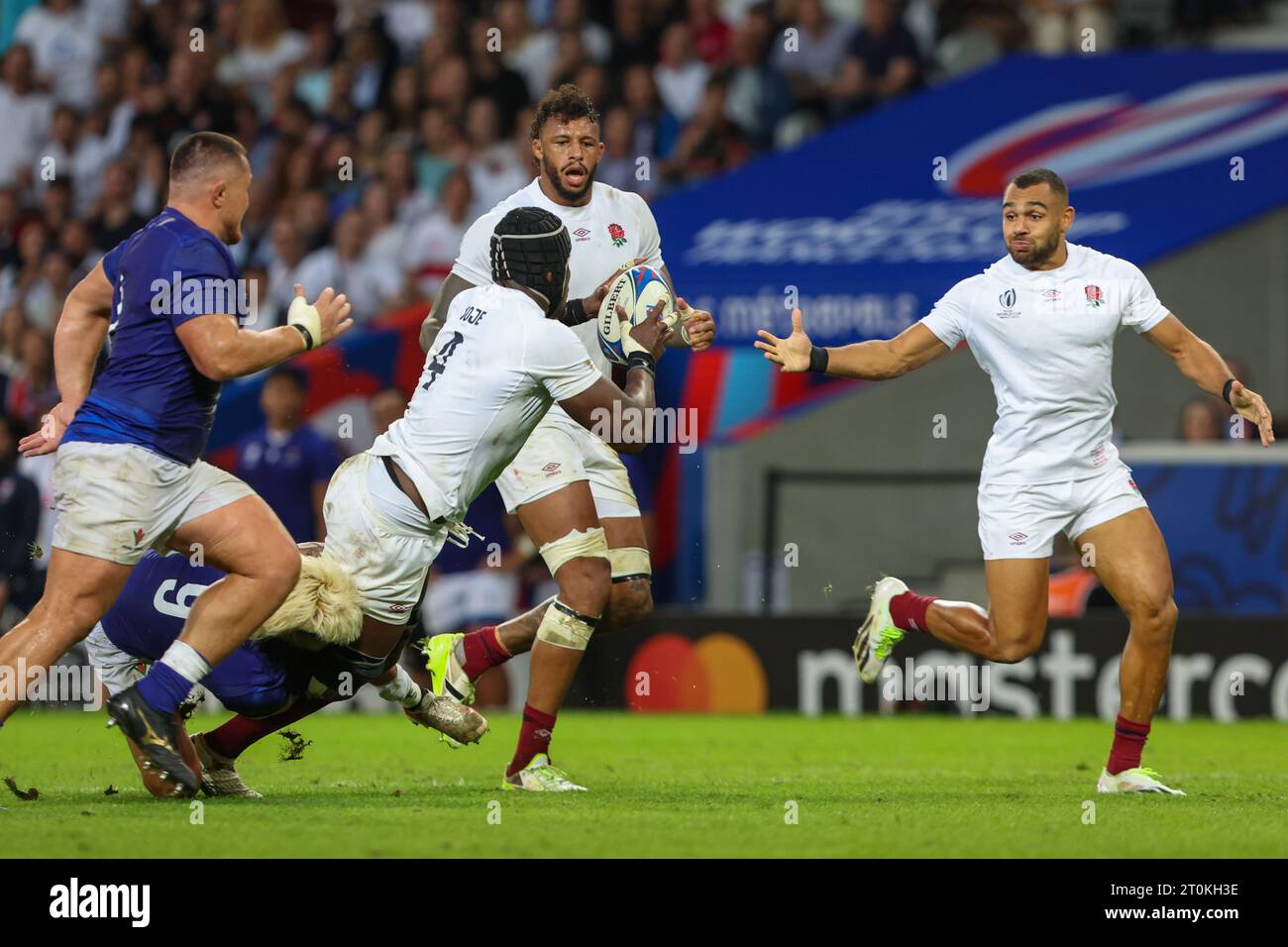 Lille, Francia. 7 ottobre 2023. LILLE, FRANCIA - 7 OTTOBRE: L'inglese Maro Itoje passa il pallone a Jonny May durante la partita di Coppa del mondo di rugby Francia 2023 tra Inghilterra e Samoa allo Stade Pierre Mauroy il 7 ottobre 2023 a Lille, in Francia. (Foto di Hans van der Valk/Orange Pictures) credito: Orange Pics BV/Alamy Live News Foto Stock