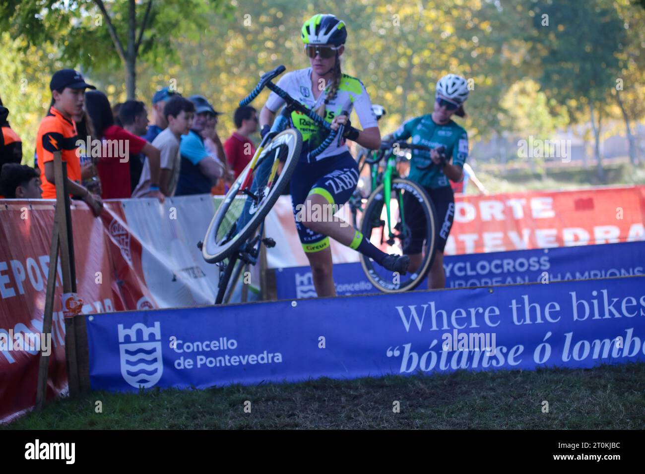 Pontevedra, Galizia, Spagna. 7 ottobre 2023. Pontevedra, Spagna, 07 ottobre 2023: La ciclista Circus-Reuz-Technord, Julie Brouwers (4) durante il test d'élite femminile del Gran Premio Cidade de Pontevedra 2023, il 7 ottobre 2023, a Pontevedra, Spagna. (Immagine di credito: © Alberto Brevers/Pacific Press via ZUMA Press Wire) SOLO USO EDITORIALE! Non per USO commerciale! Foto Stock