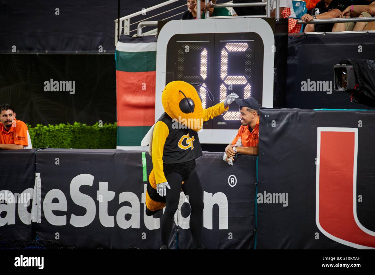 Miami, Florida, USA. 7 ottobre 2023. Logo durante la partita di calcio ACC tra Miami Hurricanes e Georgia Tech all'Hard Rock Stadium di Miami, Florida, USA. Credito: Yaroslav Sabitov/YES Market Media/Alamy Live News. Foto Stock