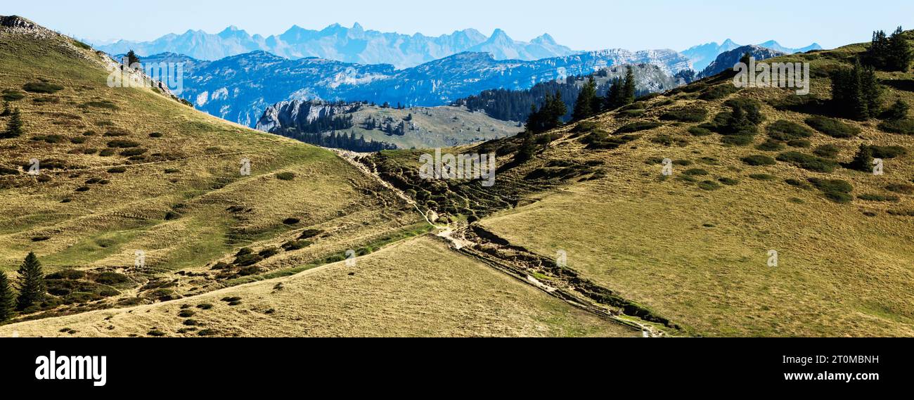 Un panorama delle Alpi dalla Chartreuse Foto Stock