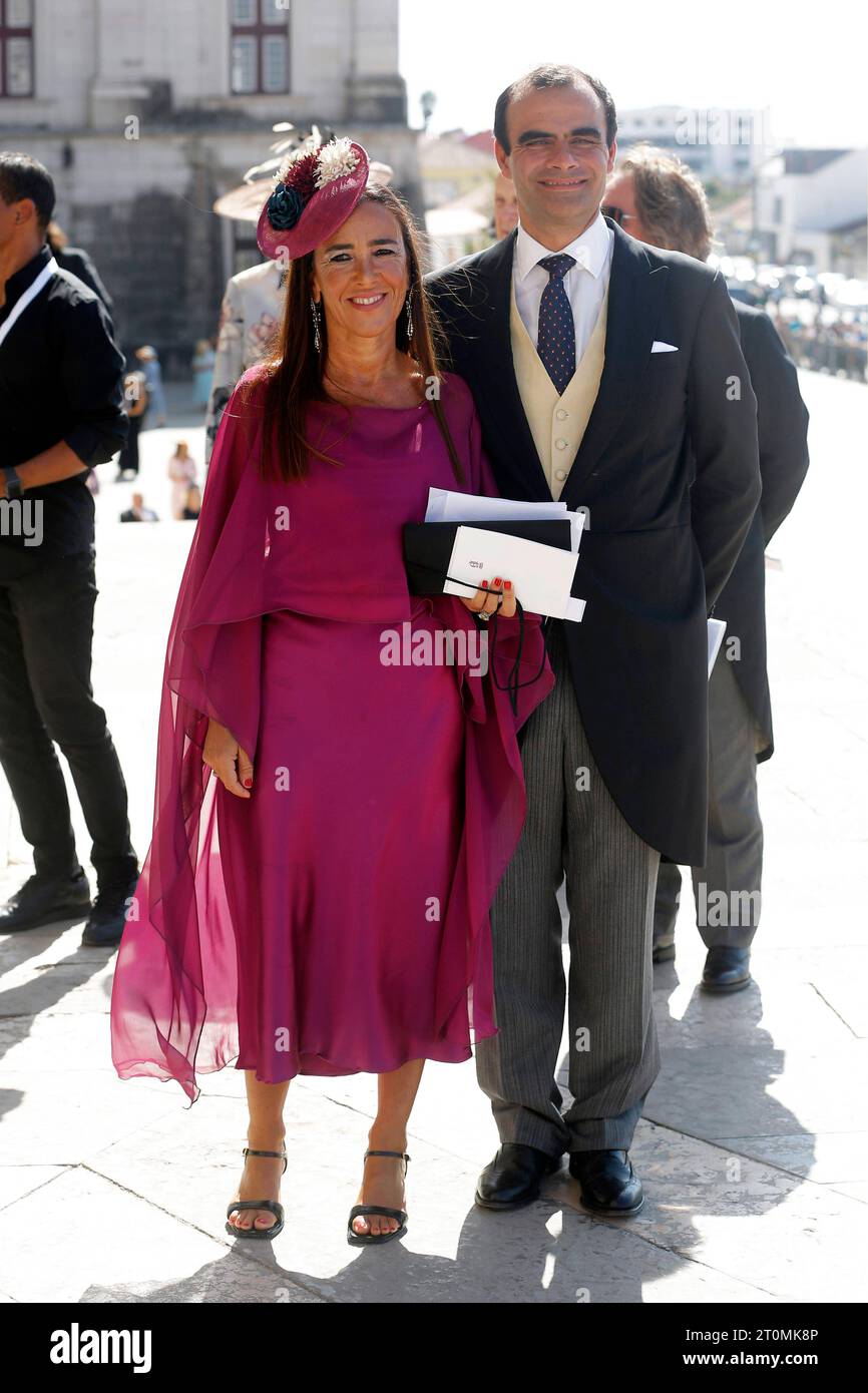 Mafra Portogallo, Portogallo Portogallo. 7 ottobre 2023. Casamento Real - Maria Francisca e Duarte Principessa Maria Francisca de Braganza e Duarte de Sousa Araujo Martins partono al Basílica Palacio de Mafra, il 7 ottobre 2023, Credit: CORDON PRESS/Alamy Live News Foto Stock