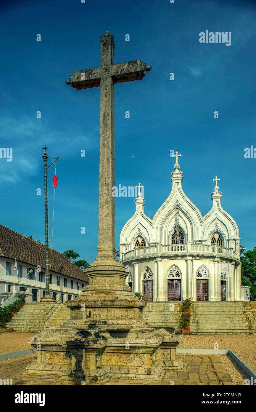 01 22 2013 Vintage Old Syro Malabar St Mary's Metropolitan Cathedral Changanacherry Kerala INDIA Foto Stock