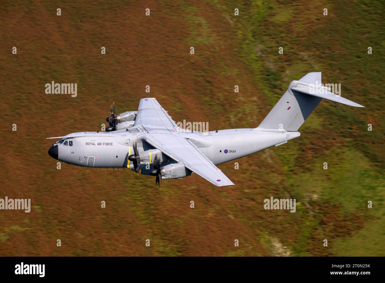 RAF Atlas C.1 (A400M) navigazione nel LFA7 in Galles su un sistema di formazione di basso livello Foto Stock