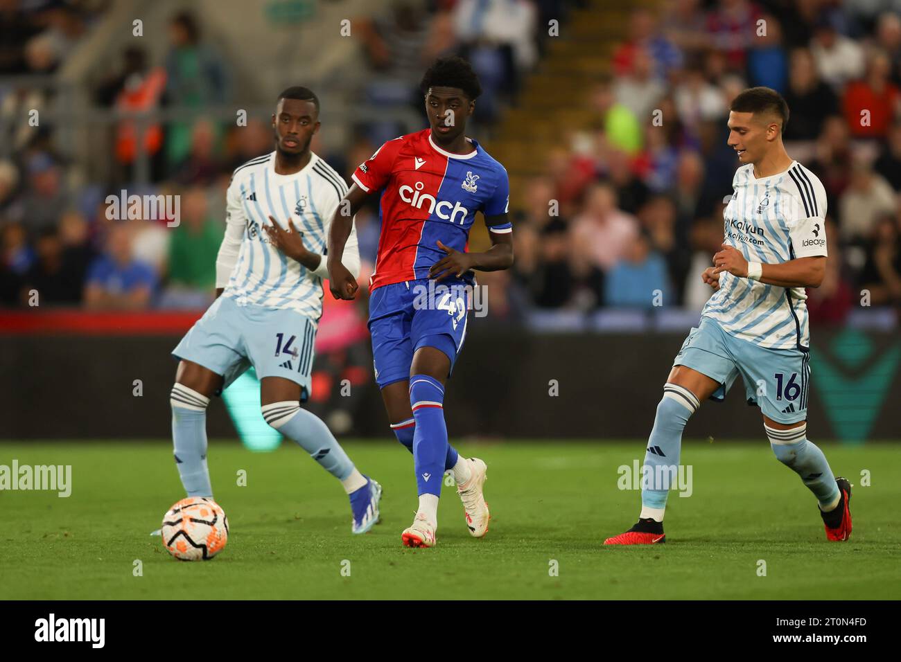 Londra, Regno Unito. 7 ottobre 2023. Jesuran Rak-Sakyi di Crystal Palace in azione durante la partita di Premier League tra Crystal Palace e Nottingham Forest a Selhurst Park, Londra, il 7 ottobre 2023. Foto di Ken Sparks. Solo per uso editoriale, licenza necessaria per uso commerciale. Nessun utilizzo in scommesse, giochi o pubblicazioni di un singolo club/campionato/giocatore. Credito: UK Sports Pics Ltd/Alamy Live News Foto Stock