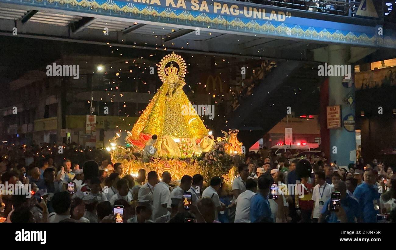 Quezon City, Filippine. 8 settembre 2023. Migliaia di devoti cattolici parteciparono all'annuale processione la Naval de Manila a Quezon City, nelle Filippine. (Immagine di credito: © Sherbien Dacalanio/Alamy Live News) Foto Stock Quezon City, Filippine. 8 settembre 2023. Migliaia di devoti cattolici parteciparono all'annuale processione la Naval de Manila a Quezon City, nelle Filippine. (Immagine di credito: © Sherbien Dacalanio/Alamy Live News) Foto Stock