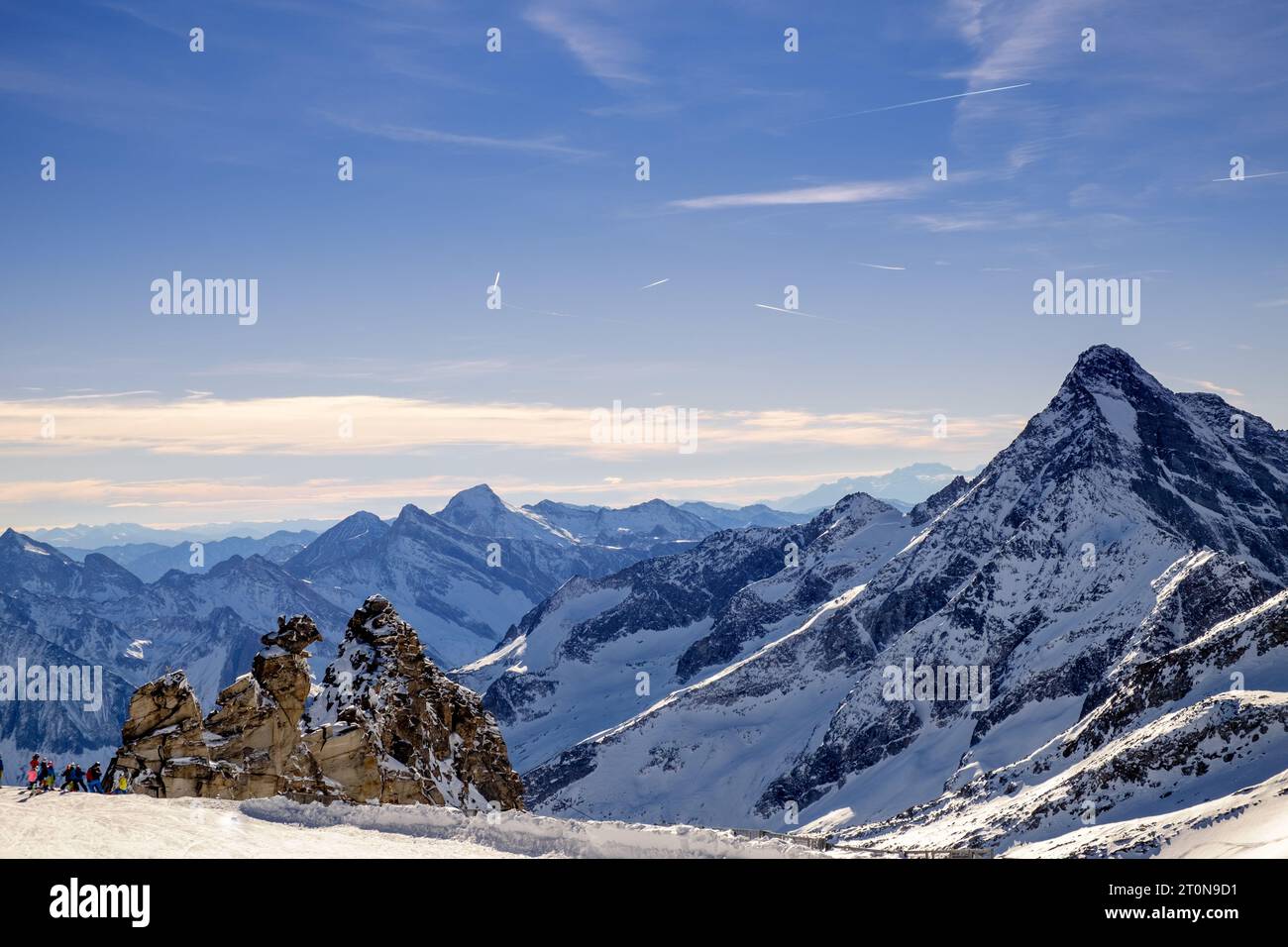 Alpenpanorama im Skigebiet Hintertux / Gefrorene-Wand-Spitzen Foto Stock