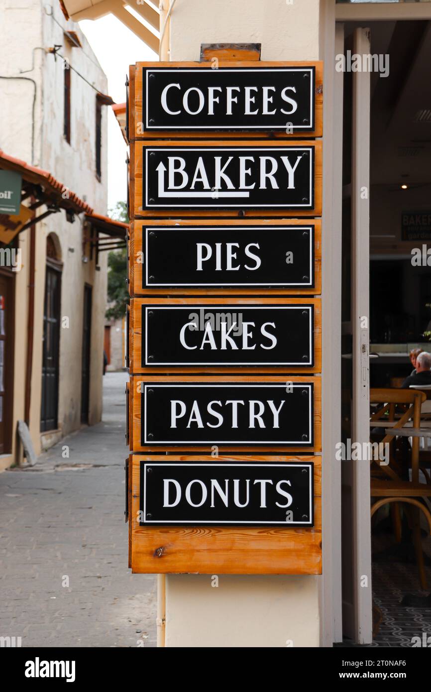 Rodi, panetteria della città vecchia, insegna per la caffetteria Foto Stock