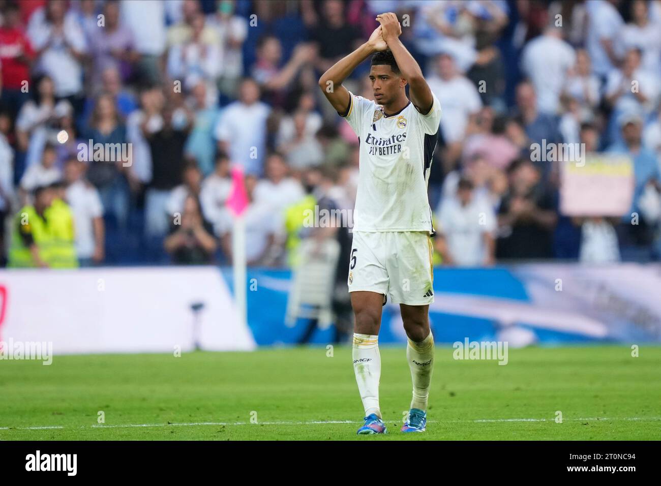 Jude Bellingham rmofth durante la partita di la Liga tra Real Madrid e CA Osasuna ha giocato allo stadio Santiago Bernabeu il 7 ottobre 2023 a Madrid, in Spagna. (Foto di Cesar Cebolla / PRESSINPHOTO) Foto Stock