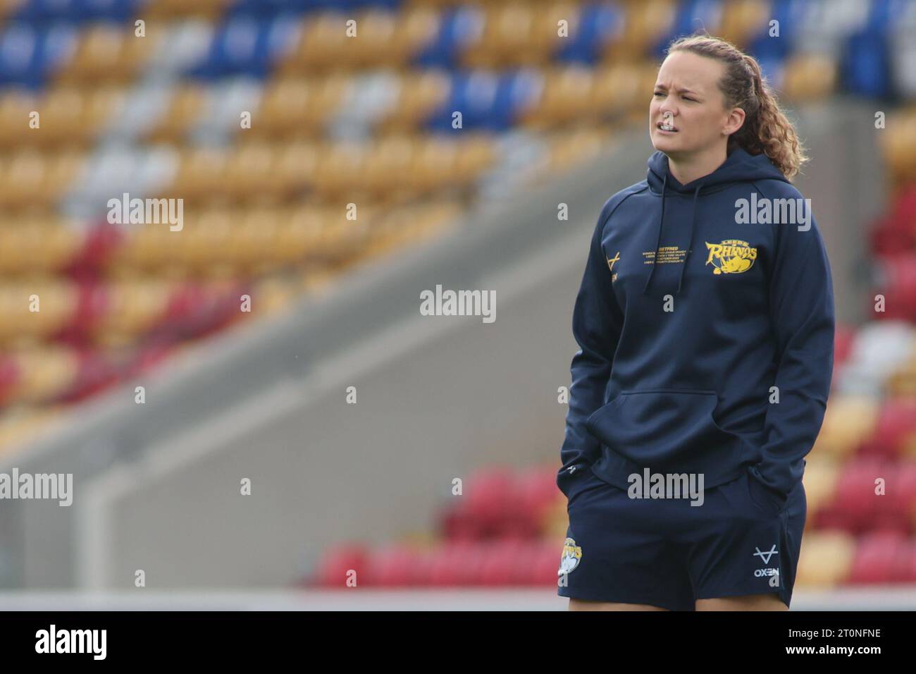 York, Regno Unito. 8 ottobre 2023. LNER Community Stadium, York, North Yorkshire, 8 ottobre 2023. Betfred Womens Super League Grand Final York Valkyrie V Leeds Rhinos Lois Forsell (Head Coach) di Leeds Rhinos Women Credit: Touchlinepics/Alamy Live News Foto Stock