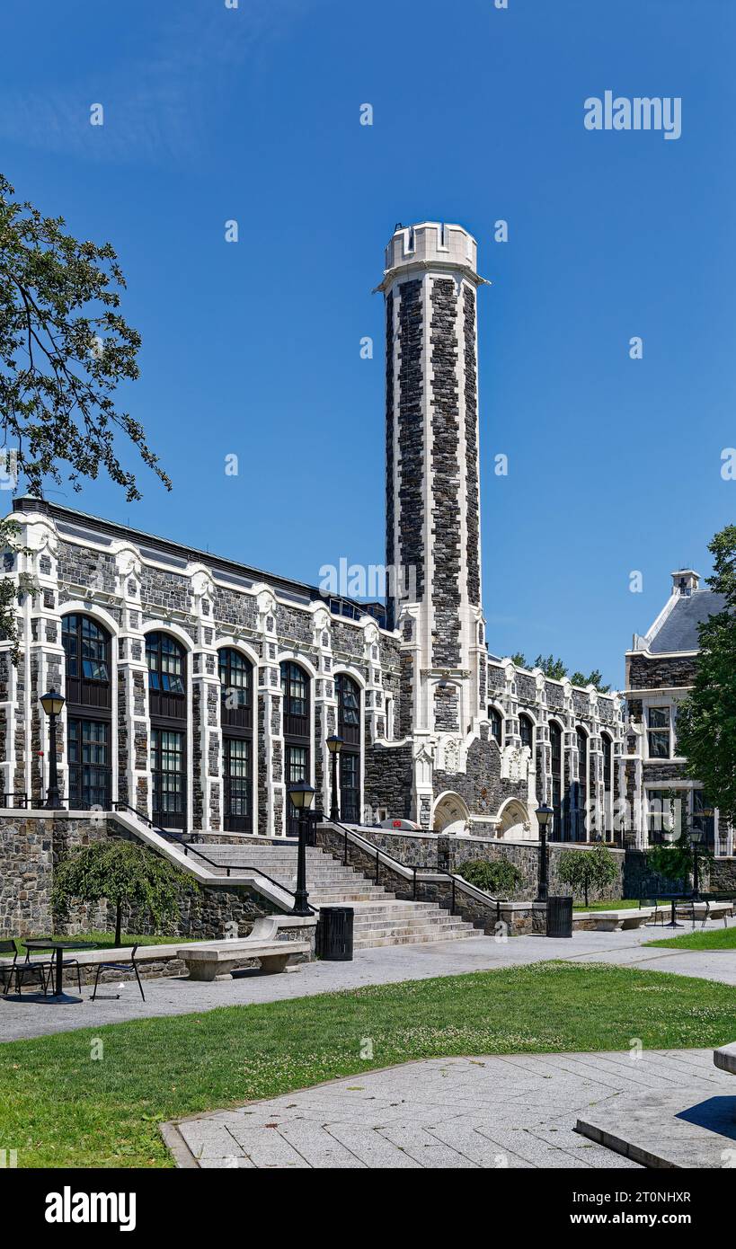 La Compton-Goethals Hall, originariamente edifici separati, fa parte del campus del City College progettato da George B. a West Harlem. Foto Stock