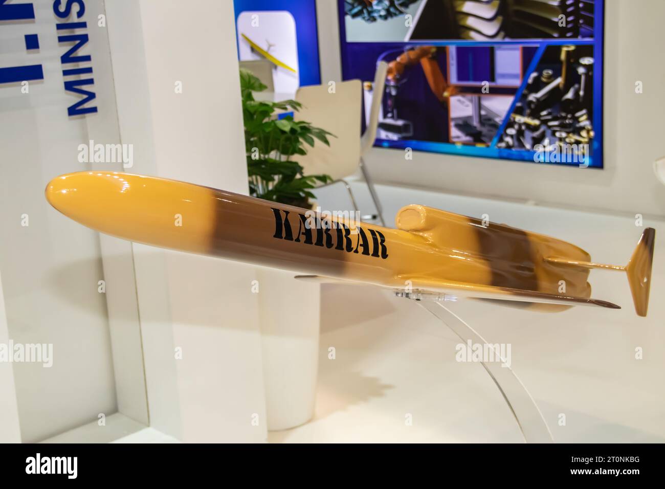 Proiettili anticarro guidati da GPS, esposti alla fiera militare di Belgrado, Serbia Foto Stock