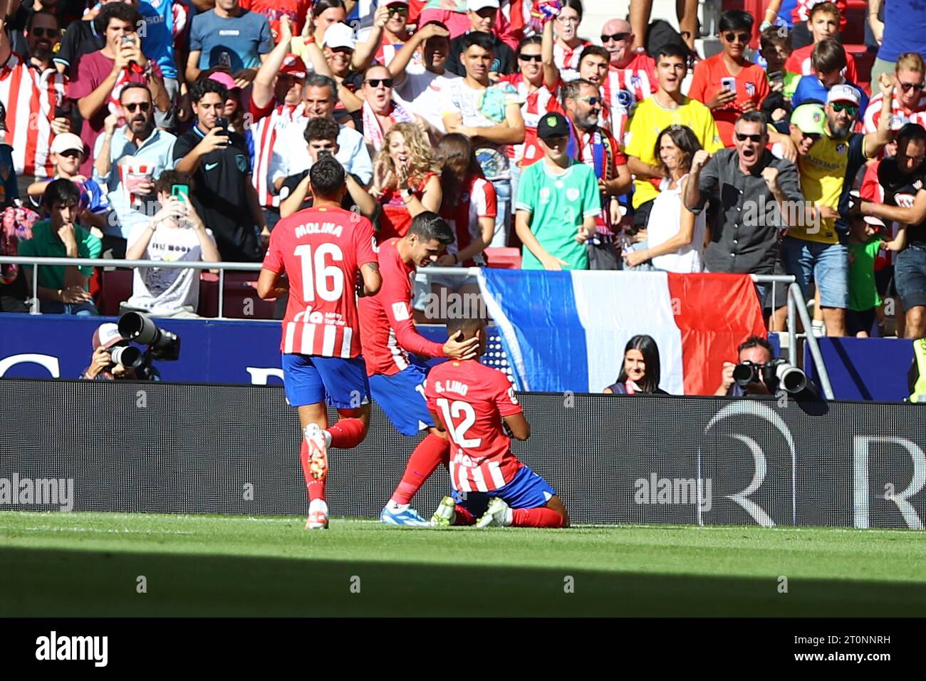 Madrid, Spagna. 8 ottobre 2023. L'Atletico Lino celebra il 9° giorno della partita tra l'Atletico de Madrid e il Real Sociedad allo Stadio Civitas Metropolitano di Madrid, in Spagna, l'8 ottobre 2023. Crediti: Edward F. Peters/Alamy Live News Foto Stock