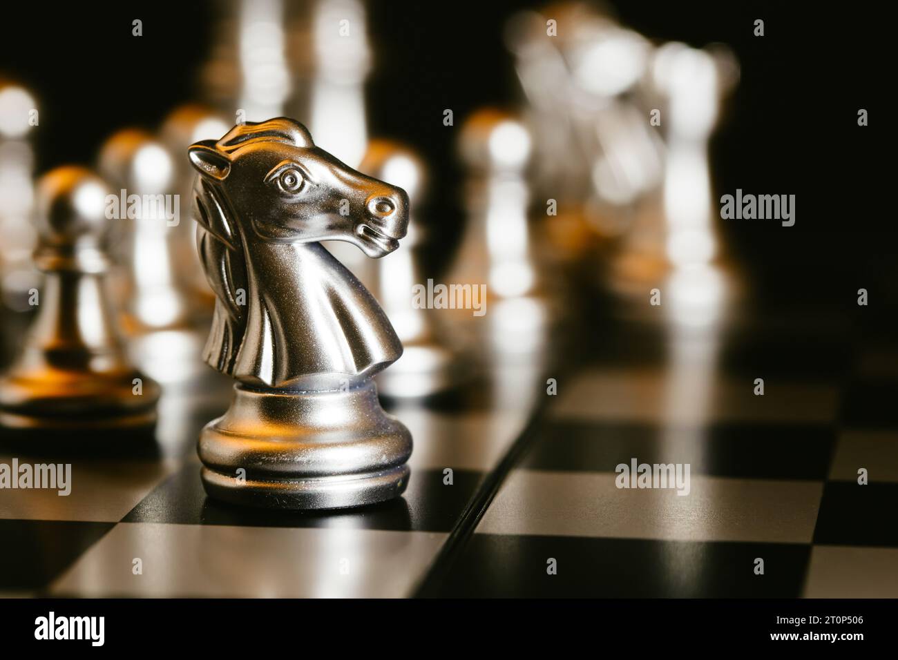 Silver Knight Horse Chess Piece for Business Game Power Leadership CEO di successo Executive Manager Concept Foto Stock