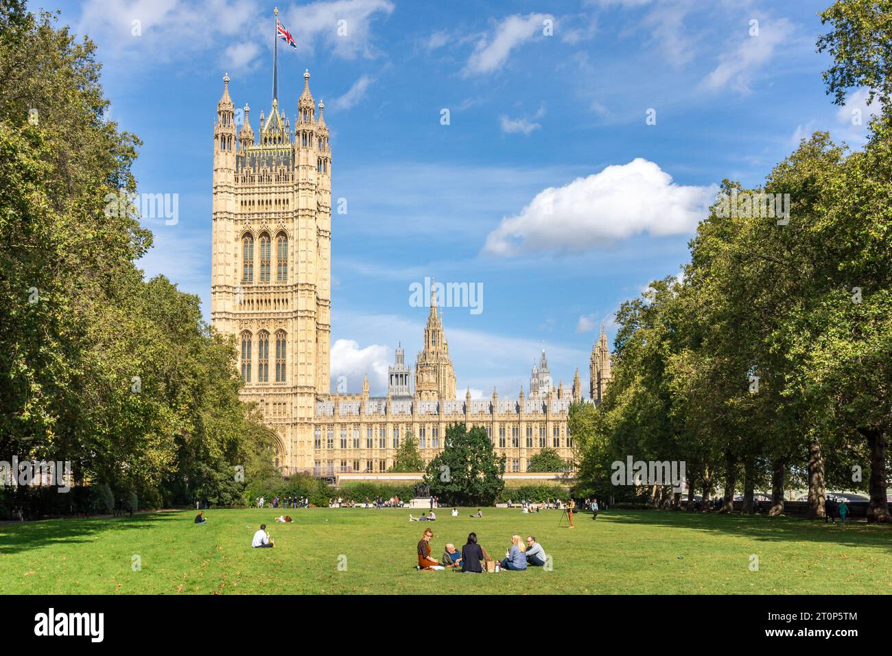 Victoria Tower da Victoria Tower Gardens, City of Westminster, Greater London, Inghilterra, Regno Unito Foto Stock