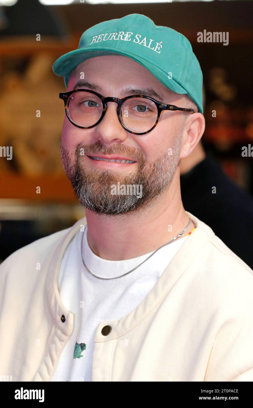 Mark Forster bei der Premiere des Anomationsfilms Trolls - Gemeinsam Stark/Trolls Band Together im Cinedom. Köln, 08.10.2023 *** Mark Forster alla premiere del film anomalo Trolls strong Together Trolls Band Together al Cinedom Cologne, 08 10 2023 foto:XR.xSchmiegeltx/xFuturexImagex Trolls 3035 Credit: Imago/Alamy Live News Foto Stock