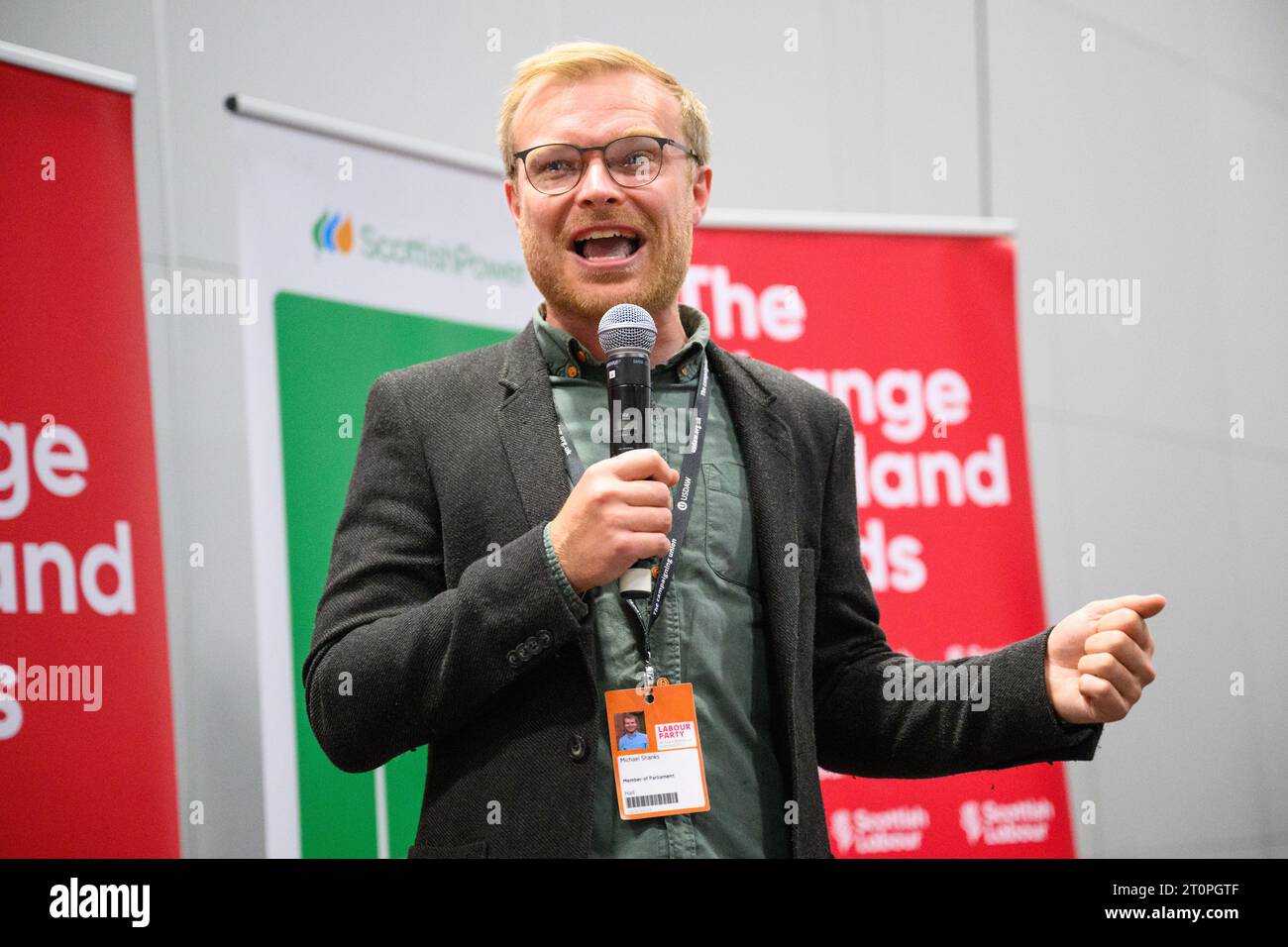 Londra, Regno Unito. 8 ottobre 2023. Michael Shanks deputato che parla alla "notte scozzese" evento marginale del partito laburista scozzese, durante la conferenza del partito laburista a Liverpool. Il credito fotografico dovrebbe essere: Matt Crossick/Empics/Alamy Live News Foto Stock