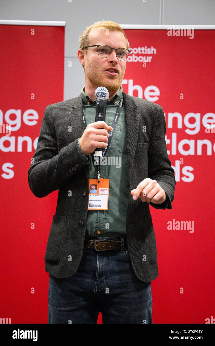 Londra, Regno Unito. 8 ottobre 2023. Michael Shanks deputato che parla alla "notte scozzese" evento marginale del partito laburista scozzese, durante la conferenza del partito laburista a Liverpool. Il credito fotografico dovrebbe essere: Matt Crossick/Empics/Alamy Live News Foto Stock