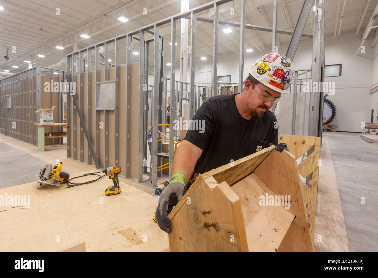 Detroit, Michigan - apprendisti falegnami e millwrights apprendono le competenze lavorative presso il Michigan Regional Council of Carpenters and Millwrights training cen Foto Stock