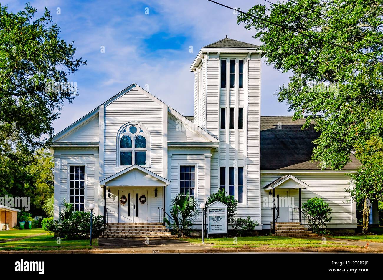Moss Point Presbyterian Church è raffigurata il 7 ottobre 2023 a Moss Point, Mississippi. La chiesa è stata costruita in stile eclettico nel 1879. Foto Stock