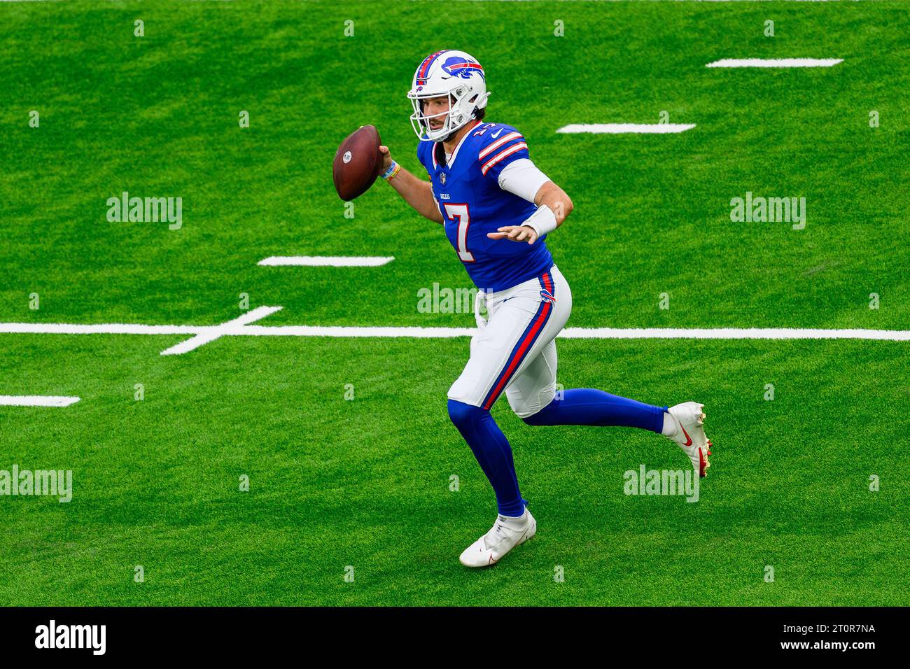 LONDRA, REGNO UNITO. 8 ottobre 23. Josh Allen dei Buffalo Bills durante la NFL 2023 London Series - Jacksonville Jaguars vs Buffalo Bills al Tottenham Hotspur Stadium domenica 8 ottobre 2023. LONDRA INGHILTERRA. Crediti: Taka G Wu/Alamy Live News Foto Stock