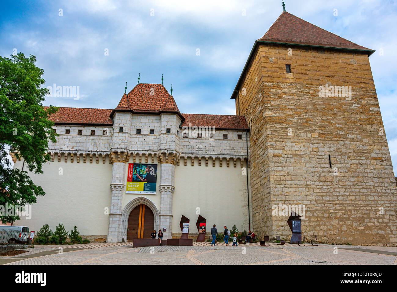 Vista frontale del castello di Chateau d'Annecy nella storica città vecchia. Annecy, alta Savoia, in Francia Foto Stock