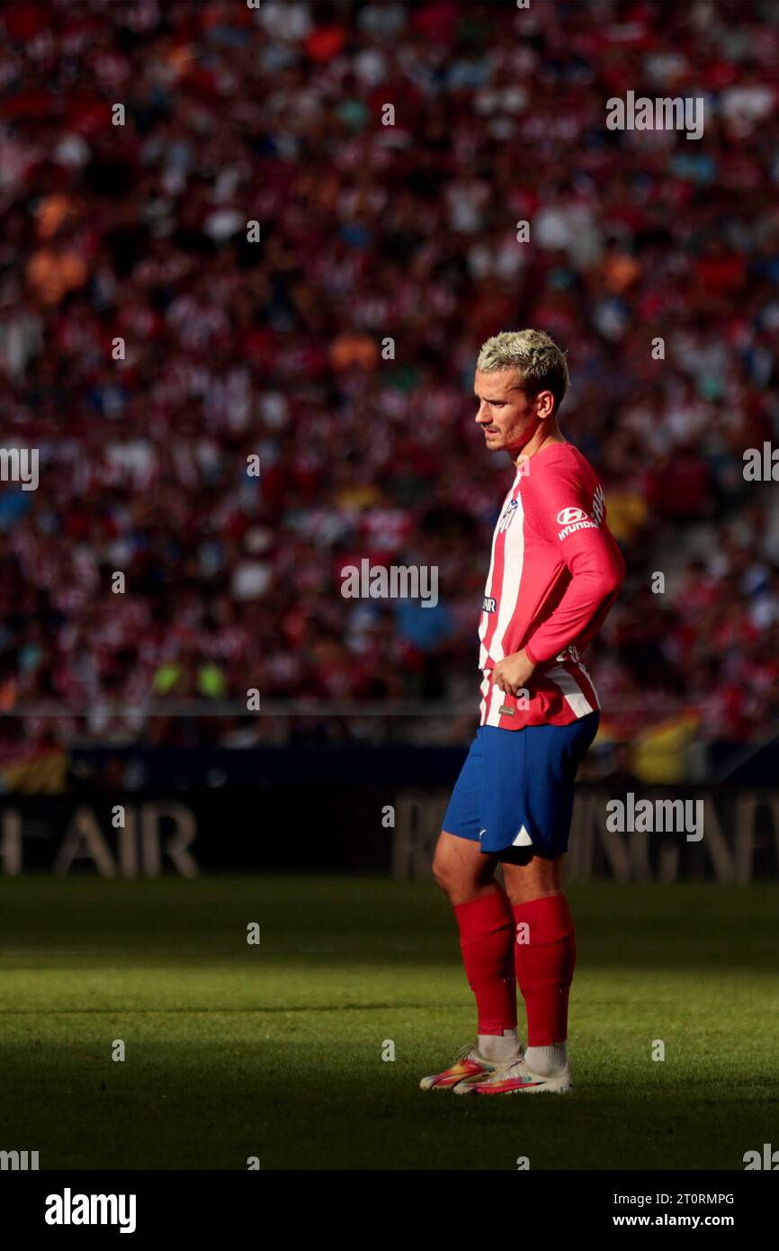 Madrid, spagnolo. 8 ottobre 2023. Madrid Spagna; 08.10.2023.- Anoine Griezmann Atletico de Madrid vs Real Sociedad, partita di calcio spagnola giorno 9 tenutasi allo stadio Cívitas Metropolitano culminando con un punteggio di 2-1 a favore dell'Atletico con gol segnati da Samuel Lino 22' e Antoine Griezmann 89' da un rigore. E per Real Sociedad, gol segnato da Mikel Oyarzabal 73' crediti: Juan Carlos Rojas/ Picture Alliance/dpa/Alamy Live News Foto Stock