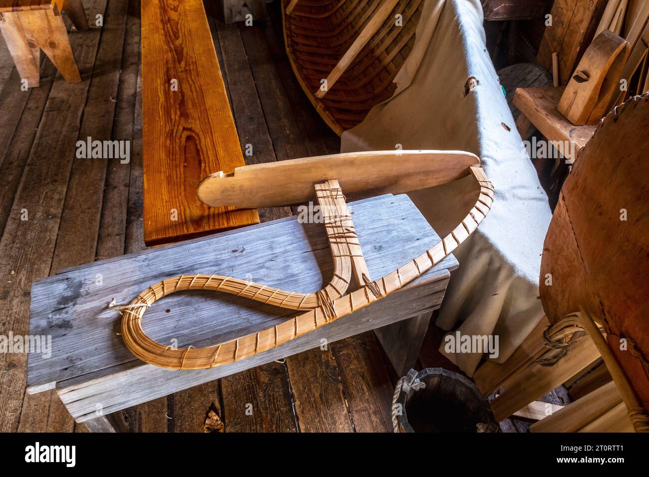 Replica delle canoe della corteccia di uccelli del commercio di pellicce in mostra al Grand Portage National Monument, Minnesota, USA Foto Stock