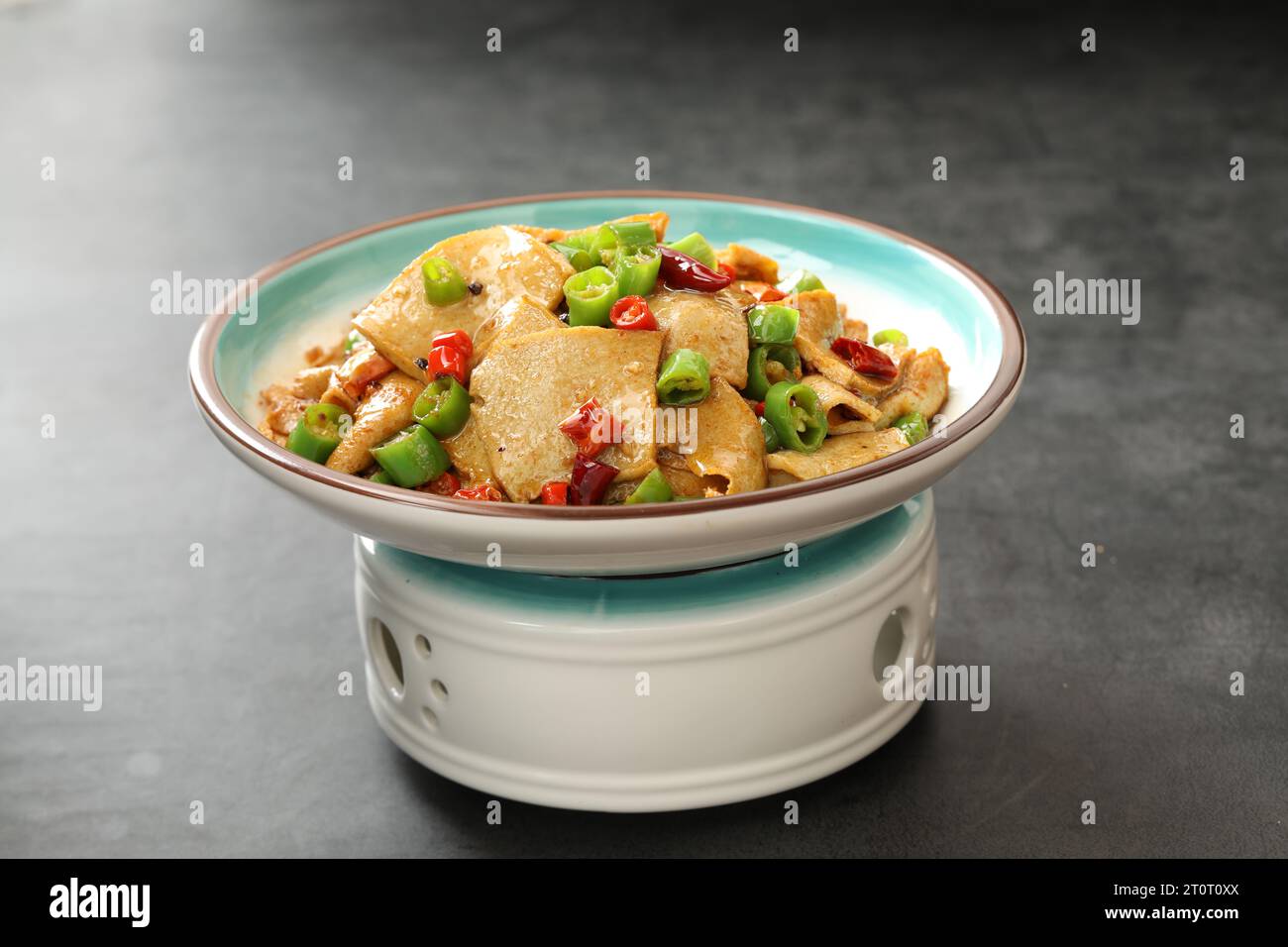 Tofu cotto alla griglia, salsa di peperoncino Szechuan Foto Stock