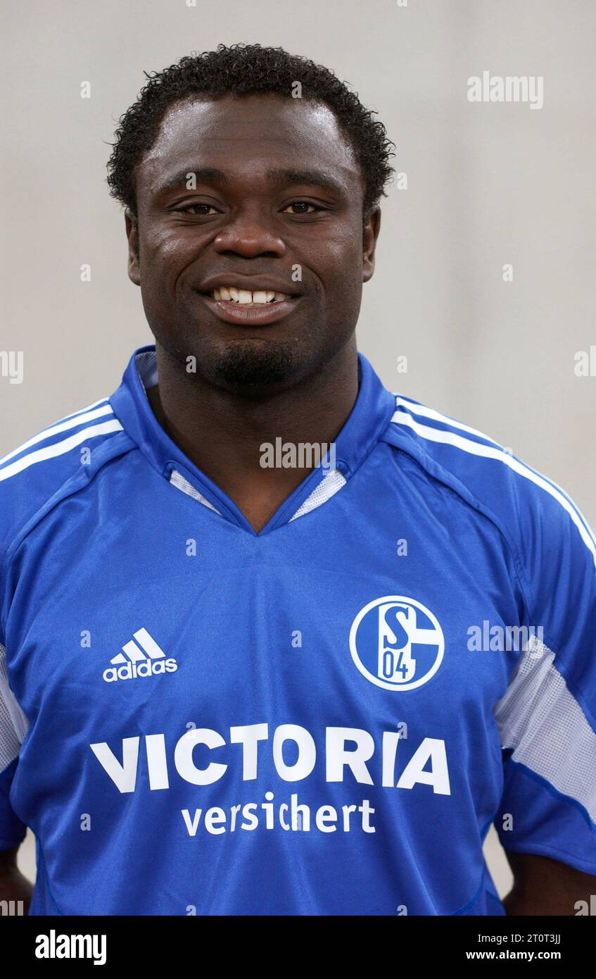 Gelsenkirchen Germania 2,7.2004, calcio: Presentazione della squadra Schalke 04 per la stagione 2004/05 — Gerald Asamoah Foto Stock