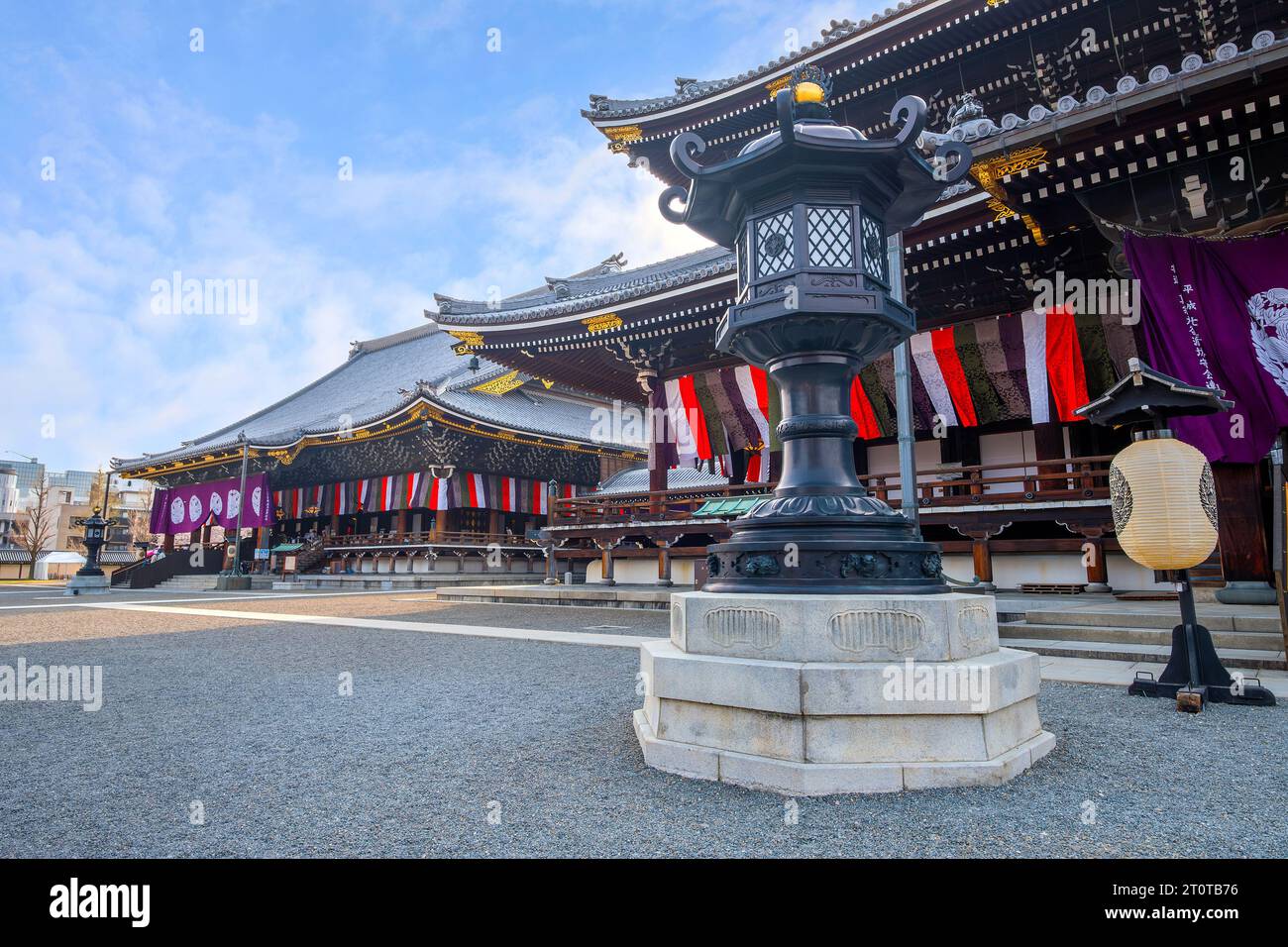 Kyoto, Giappone - marzo 30 2023: Tempio Higashi Honganji situato al centro di Kyoto, una delle due sotto-sette dominanti del Buddhismo Shin in in Giappone e dell'abr Foto Stock