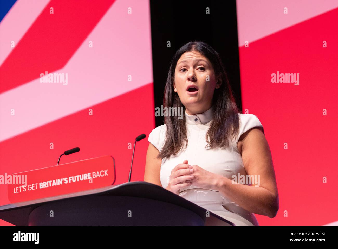 Lisa Nandy Shadow Ministro del governo per lo sviluppo internazionale discorso, il 2 ° giorno della Conferenza del lavoro 2023.Liverpool Regno Unito. Crediti: GaryRobertsphotography/Alamy Live News Foto Stock