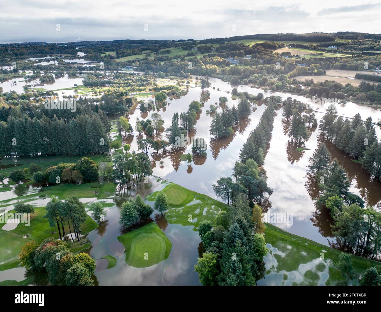 Aberdeen, Scozia. 9 ottobre 2023. Campo da golf allagato River Dee Cults, Aberdeen, Scozia. Paul Glendell/Alamy Live News Foto Stock