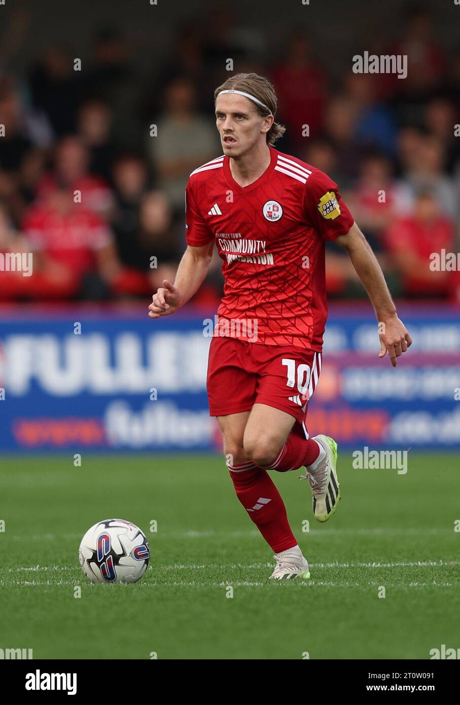 Ronan Darcy di Crawley Town durante la partita della EFL League Two tra Crawley Town e Wrexham al Broadfield Stadium di Crawley. 7 ottobre 2023 Foto Stock