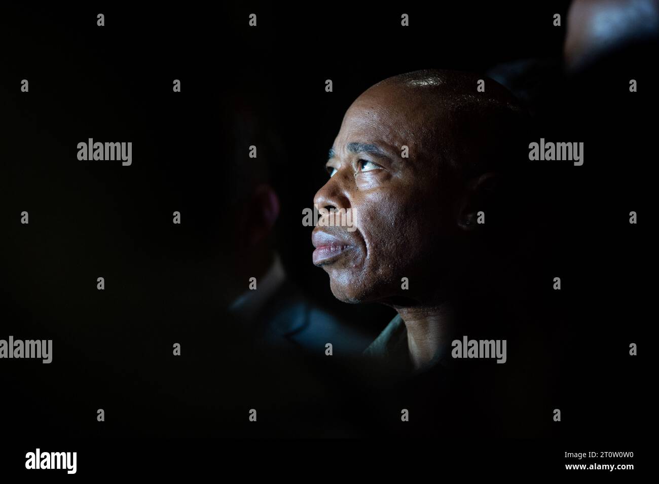 Il sindaco di New York Eric Adams parla durante una conferenza stampa a Bogotà, in Colombia, il 7 ottobre 2023. Il sindaco Eric Adams ha visitato prima lo stesso giorno Foto Stock