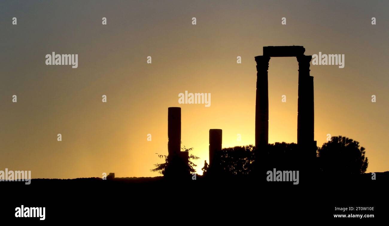 Viste del tramonto e ombre sugli oggetti, dove le persone amano scattare foto e godersi la vista del tramonto Foto Stock