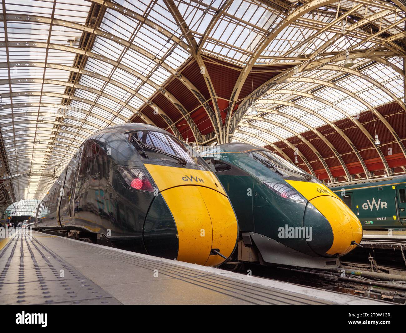 Treni della Great Western Railway alla stazione di Paddington, Londra, Regno Unito Foto Stock