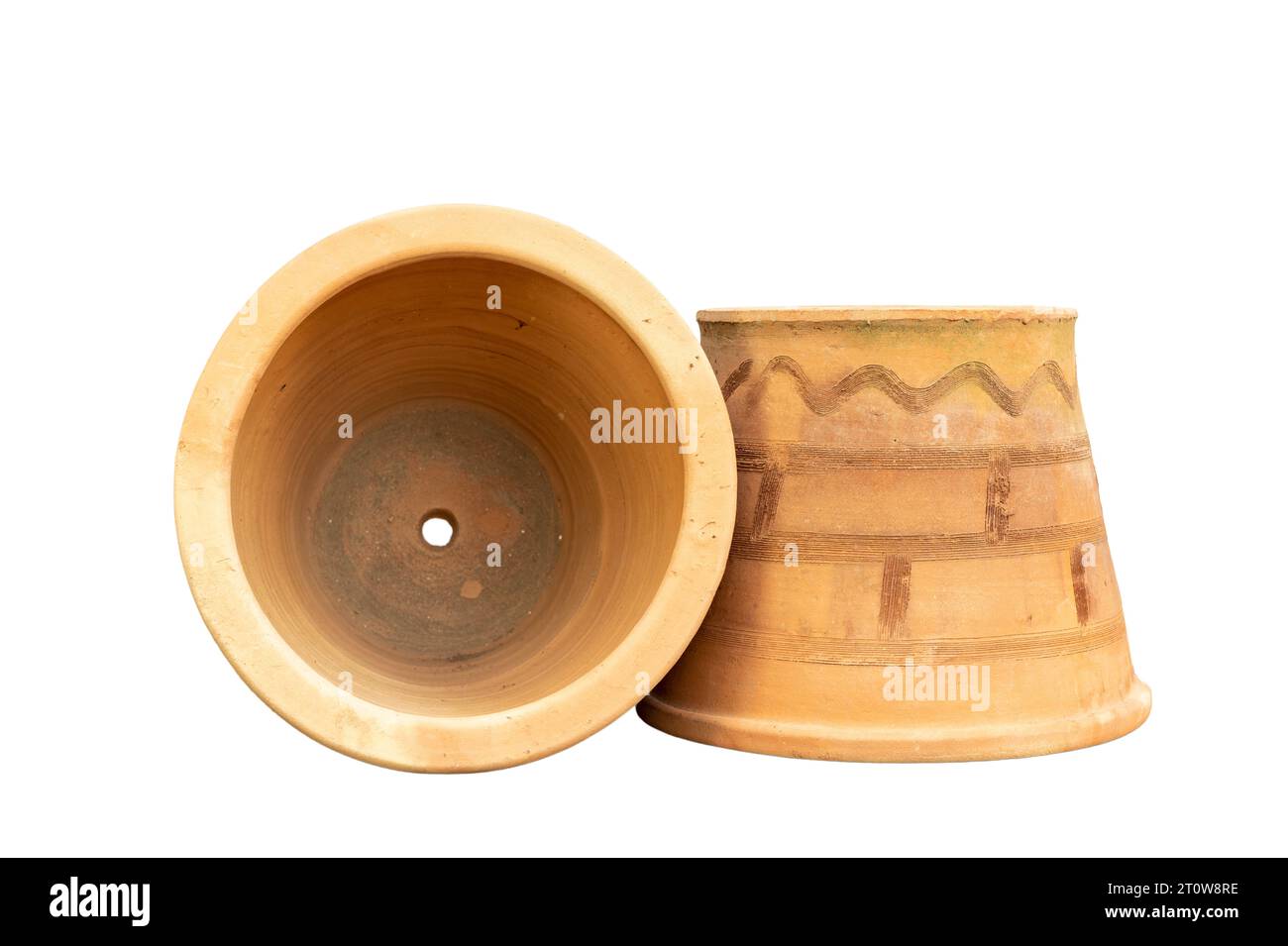 Vasi di fiori di argilla vuoti isolati su sfondo bianco Foto Stock