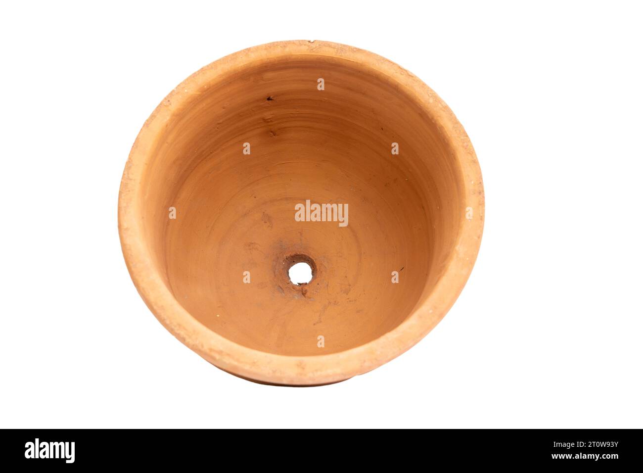 Grande vaso di fiori fatto a mano con foro di drenaggio isolato su sfondo bianco Foto Stock