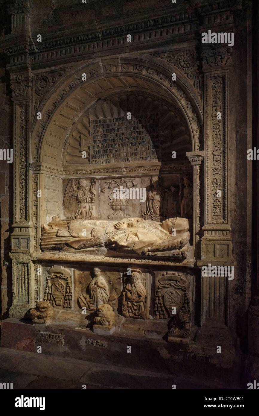 mausoleo di Juan Ruiz de Pelegrina nella cappella di San Marcos e Santa Catalina nella cattedrale di Santa María de Sigüenza, Guadalajara, Spagna. Foto Stock