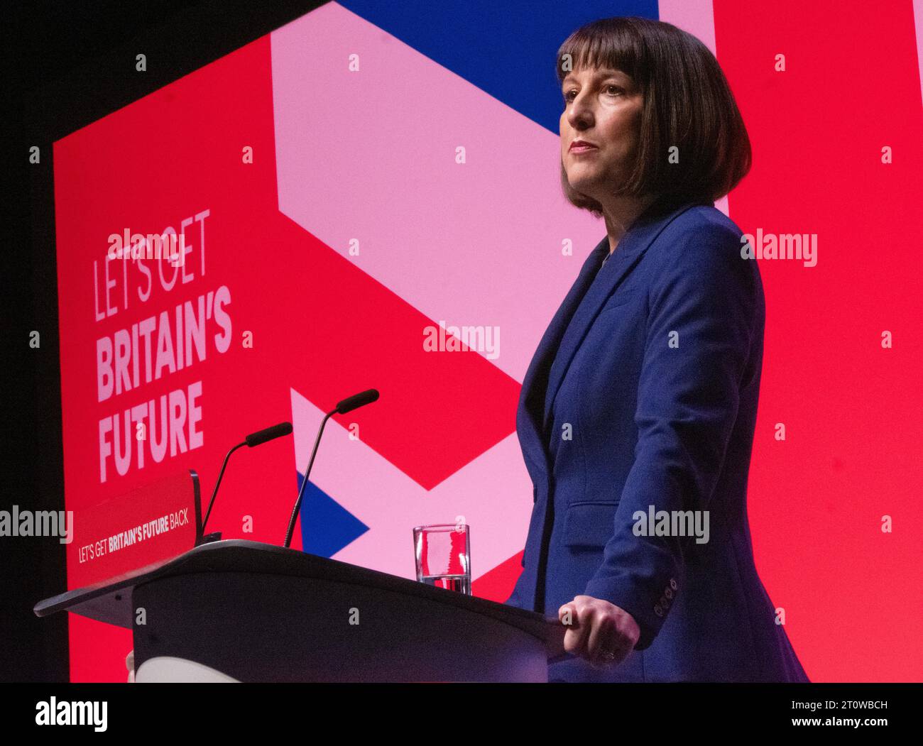 Rachel Reeves, (Cancelliere ombra dello Scacchiere) che tiene il suo discorso il 2 ° giorno della Conferenza del lavoro 2023.Liverpool UK. Crediti: GaryRobertsphotography/Alamy Live News Foto Stock