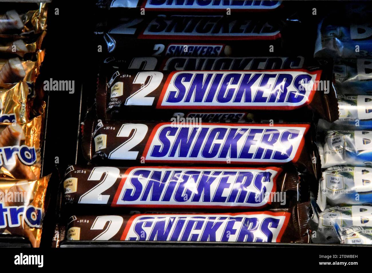 9 ottobre. 2023/.2 Snickers Bar in vendita nella capitale danese Copenhagen Denmak. Foto.Francis Joseph Dean/Dean Pictures credito: Imago/Alamy Live News Foto Stock