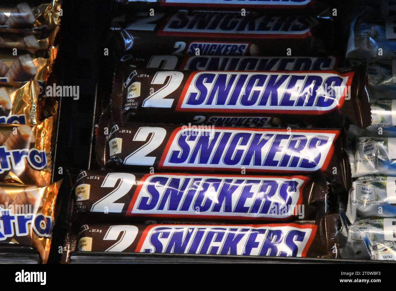 9 ottobre. 2023/.2 Snickers Bar in vendita nella capitale danese Copenhagen Denmak. Foto.Francis Joseph Dean/Dean Pictures credito: Imago/Alamy Live News Foto Stock