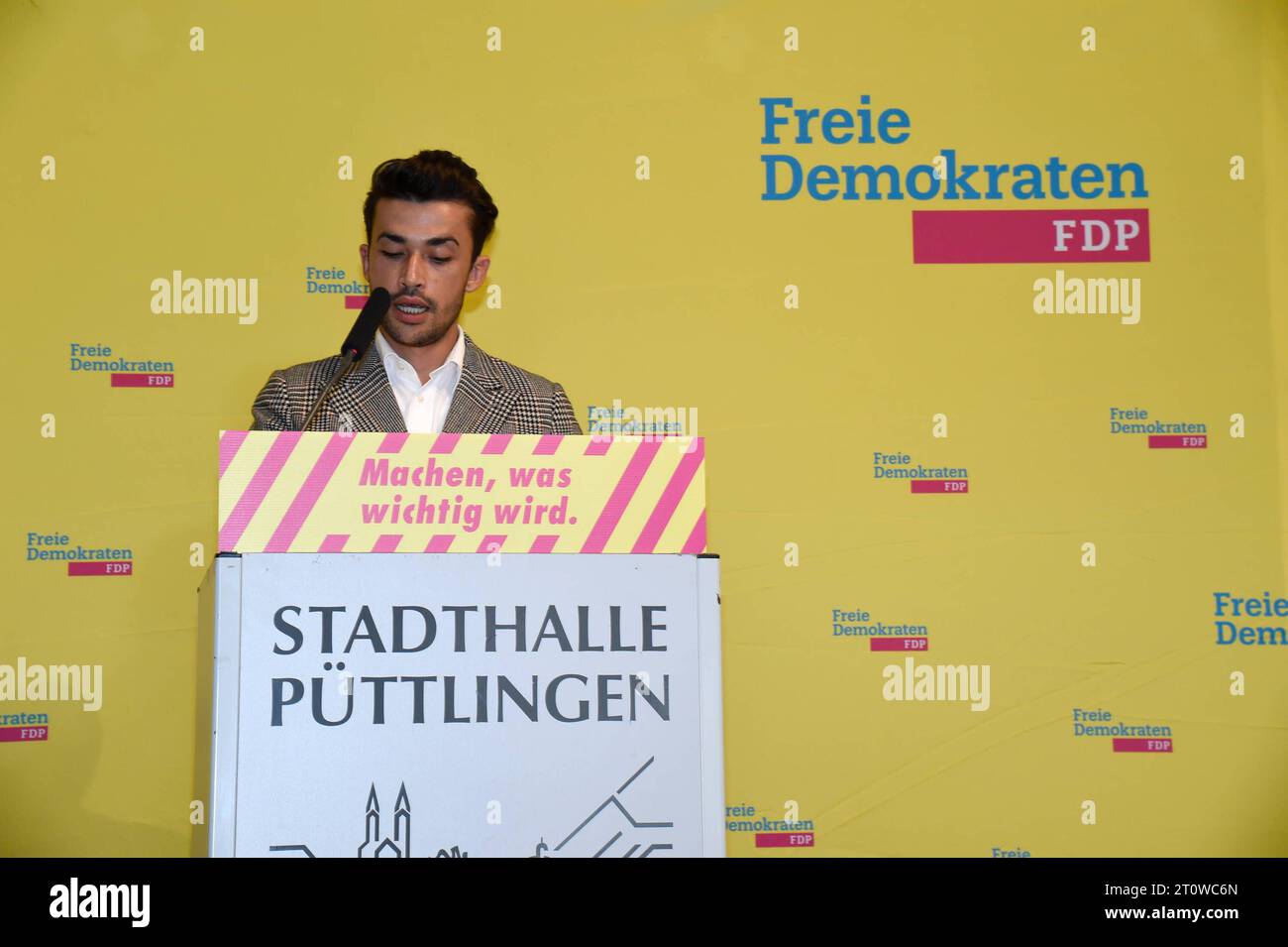 Der Landesparteitag der FDP, fotografiert am Samstag 07.10.2023 a Püttlingen. IM Bild: FDP Vorsitzender des Ortsverband Püttlingen Danny Meyer. *** La conferenza del partito statale del FDP, fotografata sabato 07 10 2023 a Püttlingen nella foto il presidente del FDP dell'associazione locale Püttlingen Danny Meyer Bub Foto Stock