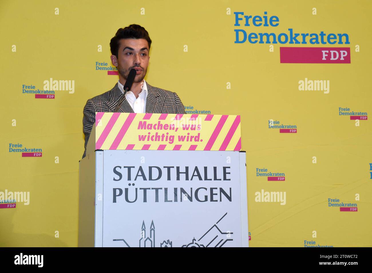 Der Landesparteitag der FDP, fotografiert am Samstag 07.10.2023 a Püttlingen. IM Bild: FDP Vorsitzender des Ortsverband Püttlingen Danny Meyer. *** La conferenza del partito statale del FDP, fotografata sabato 07 10 2023 a Püttlingen nella foto il presidente del FDP dell'associazione locale Püttlingen Danny Meyer Bub Foto Stock