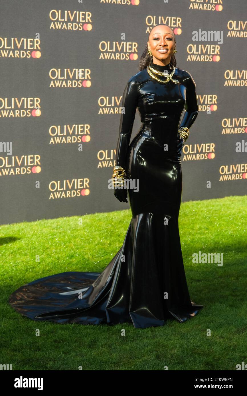 Beverley Knight ha fotografato indossando un abito in lattice durante gli arrivi per gli Olivier Awards alla Royal Albert Hall di Londra, Regno Unito, il 2 aprile 2023. Foto di Julie Edwards. Foto Stock