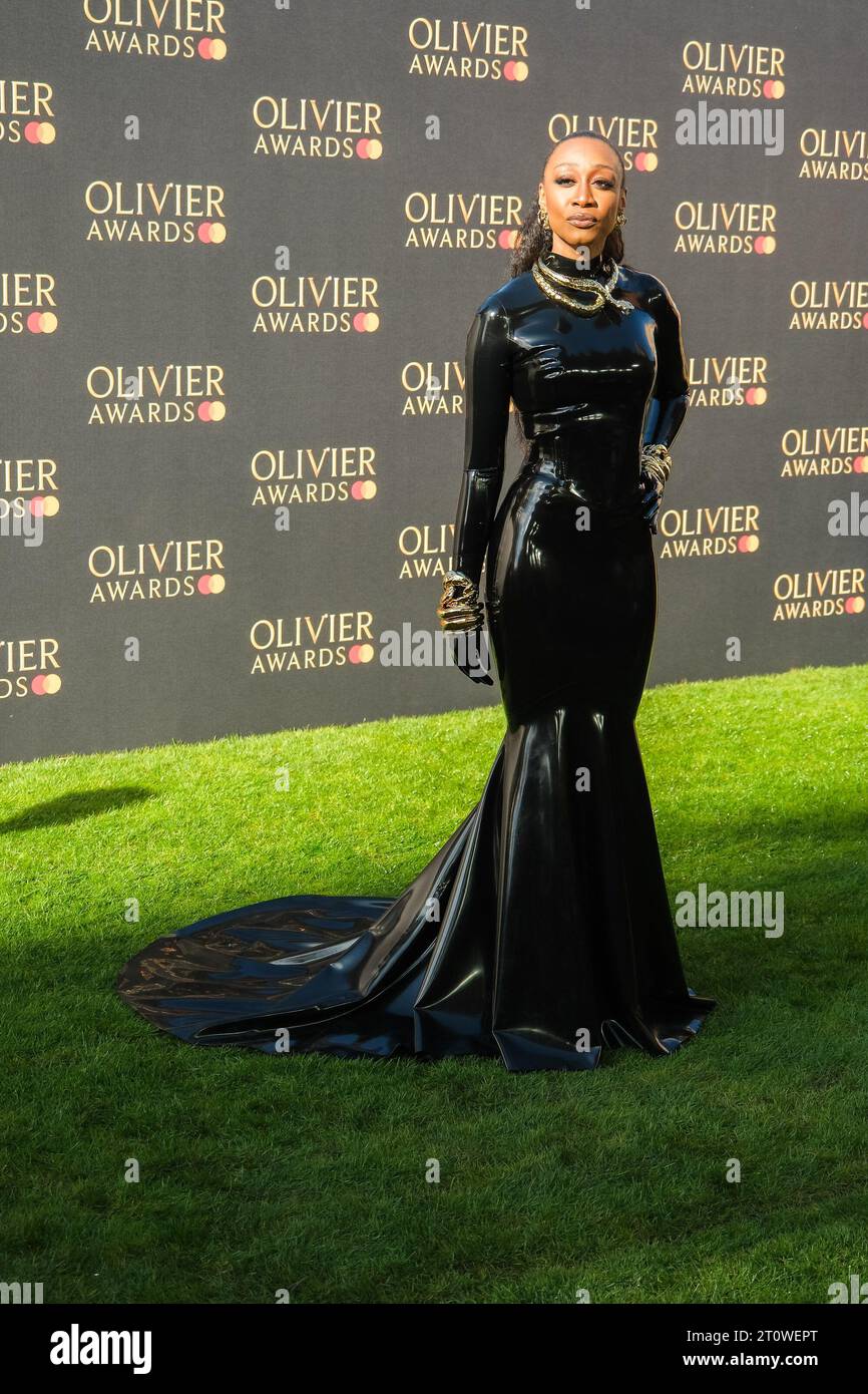 Beverley Knight ha fotografato indossando un abito in lattice durante gli arrivi per gli Olivier Awards alla Royal Albert Hall di Londra, Regno Unito, il 2 aprile 2023. Foto di Julie Edwards. Foto Stock