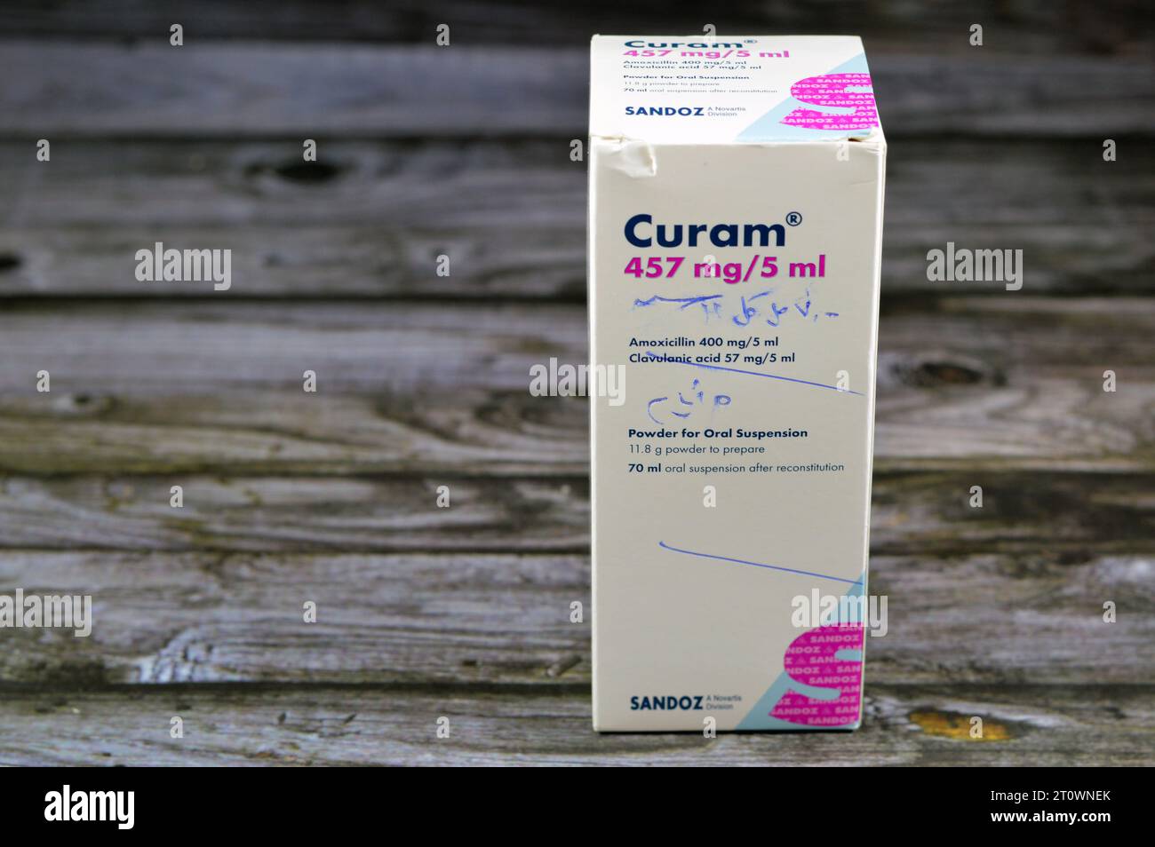 Cairo, Egitto, 1 ottobre 2023: Curam 457 mg per 5 ml (amossilina 400 mg e clavulanato di potassio 57 mg per 5 ml), comb. di antibiotici ad ampio spettro Foto Stock