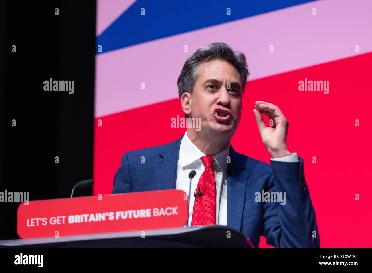 Liverpool, Regno Unito. 9 ottobre 2023. Ed Miliband Segretario di Stato ombra per la sicurezza energetica e Net Zero discorso, il 2° giorno della Conferenza del lavoro. 2023.Liverpool Regno Unito. Crediti: GaryRobertsphotography/Alamy Live News Foto Stock