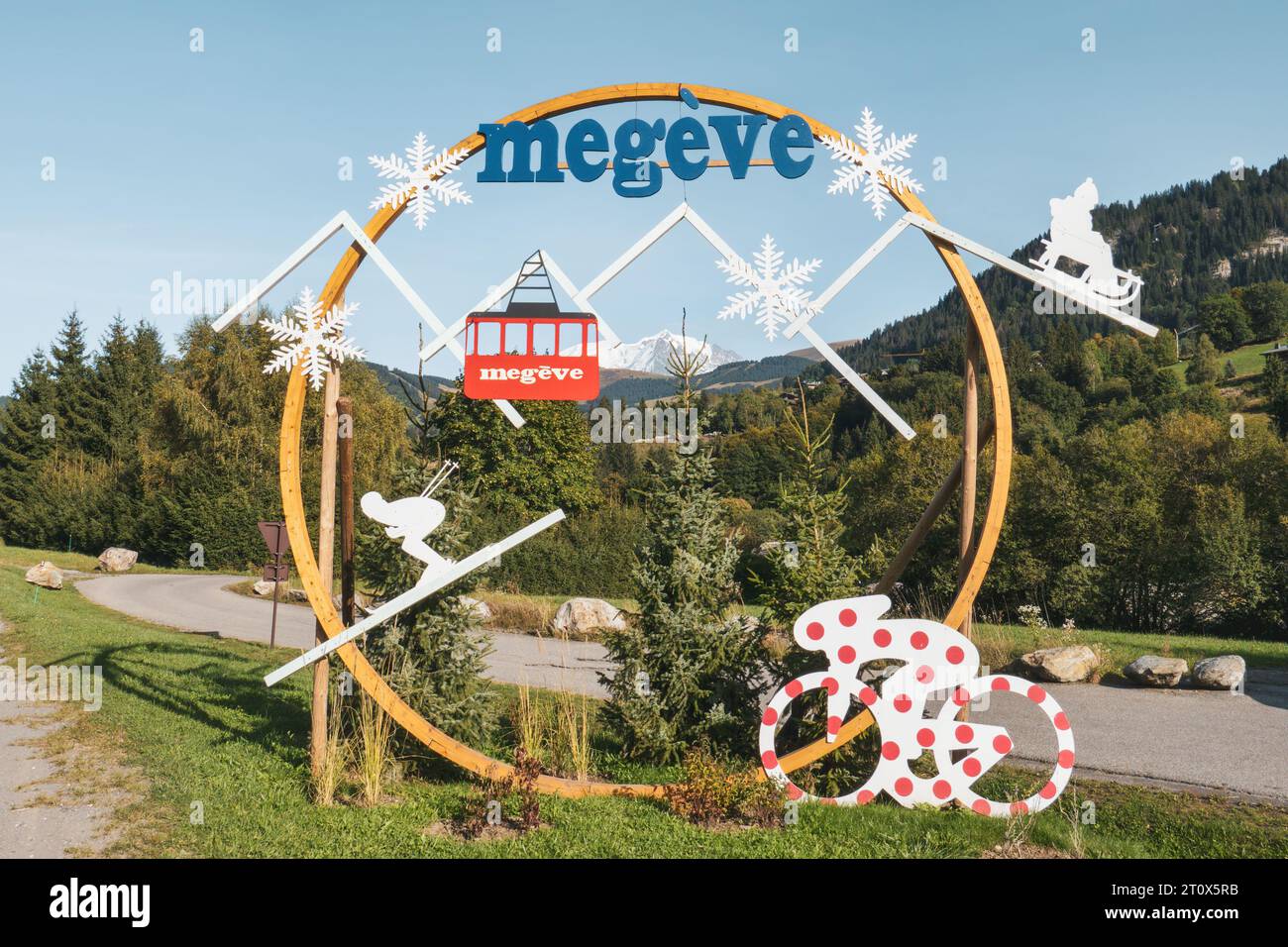 Megève, città dell'alta Savoia, regione dell'Alvernia-Rhône-Alpes, nel sud-est della Francia. Stazione sciistica vicino al Monte bianco nelle Alpi francesi. Foto Stock