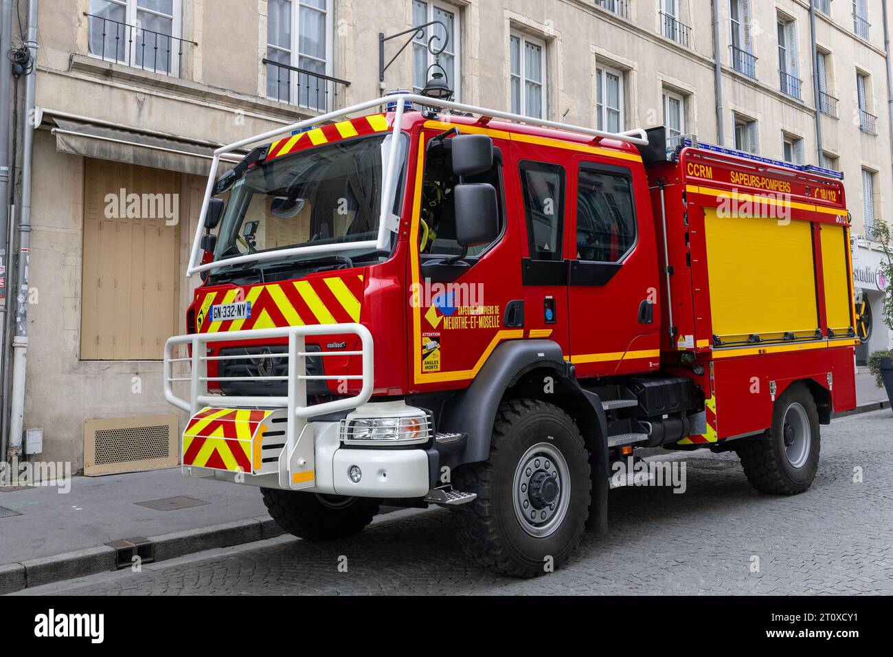 Autopompa Renault Trucks D15 parcheggiata in strada Foto Stock